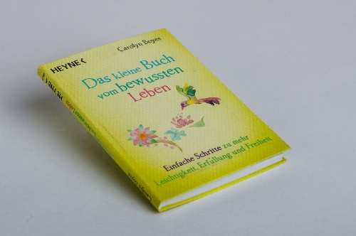 Buchcover und Innenansicht für das Buch: The Little Book of Intentional Living