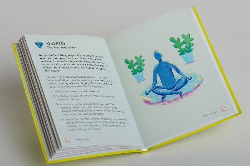 Buchcover und Innenansicht für das Buch: The Little Book of Intentional Living