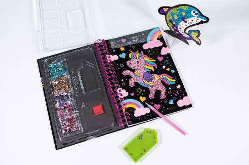Buchcover und Innenansicht für das Buch: I Love Crystals - Unicorns