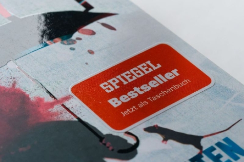 Buchcover und Innenansicht für das Buch: If It Bleeds