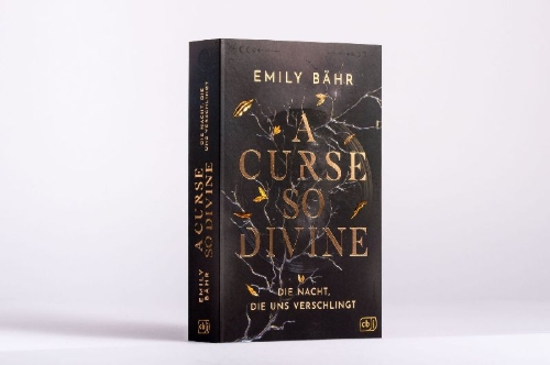 Buchcover und Innenansicht für das Buch: A Curse so Divine - Die Nacht, die uns verschlingt