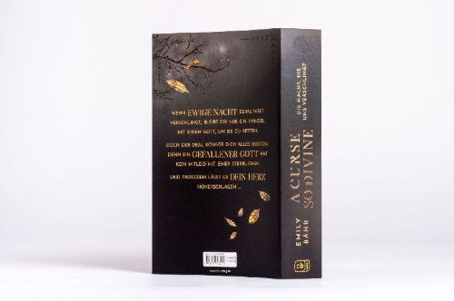 Buchcover und Innenansicht für das Buch: A Curse so Divine - Die Nacht, die uns verschlingt