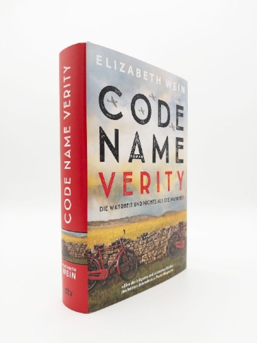 Buchcover und Innenansicht für das Buch: Code Name Verity