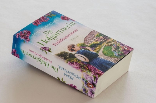 Buchcover und Innenansicht für das Buch: Die Hofgärtnerin - Frühlingsträume