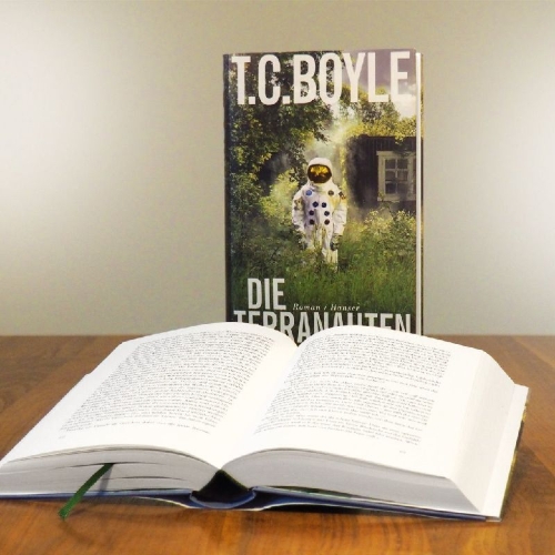 Buchcover und Innenansicht für das Buch: The Terranauts