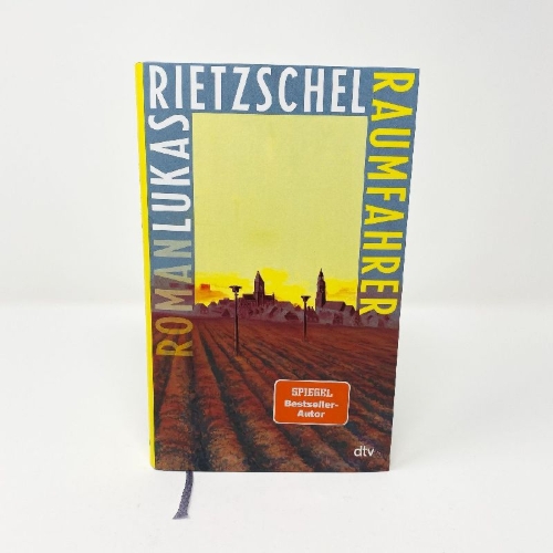 Buchcover und Innenansicht für das Buch: Raumfahrer