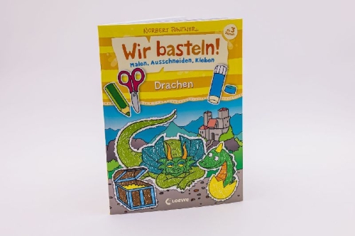 Buchcover und Innenansicht für das Buch: Wir basteln! - Malen, Ausschneiden, Kleben - Drachen