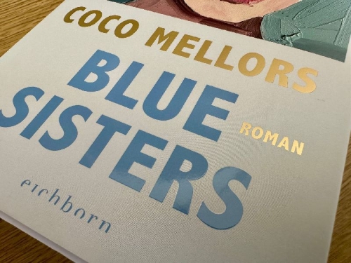 Buchcover und Innenansicht für das Buch: Blue Sisters