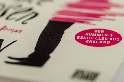 Buchcover und Innenansicht für das Buch: Dead Men's Trousers