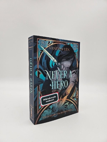 Buchcover und Innenansicht für das Buch: Never a Hero