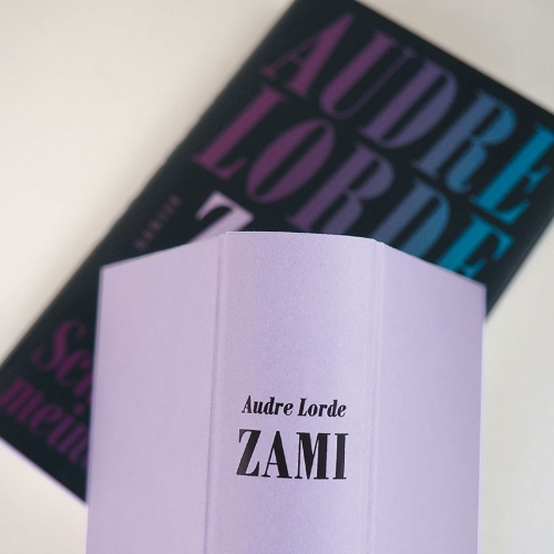 Buchcover und Innenansicht für das Buch: ZAMI: A New Spelling of My Name