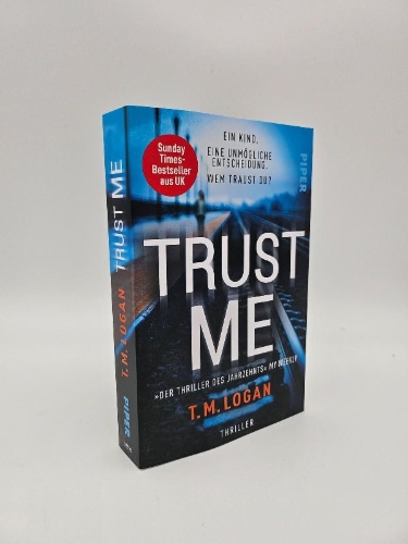 Buchcover und Innenansicht für das Buch: Trust Me
