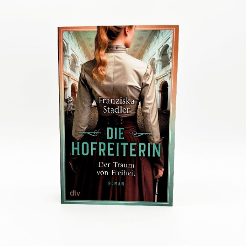 Buchcover und Innenansicht für das Buch: Die Hofreiterin - Der Traum von Freiheit