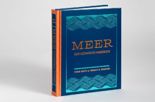 Buchcover und Innenansicht für das Buch: The Ocean: The Ultimate Handbook of Nautical Knowledge