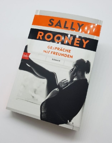 Buchcover und Innenansicht für das Buch: Conversations with Friends