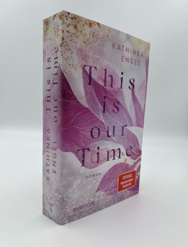 Buchcover und Innenansicht für das Buch: This is Our Time