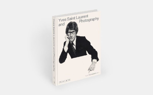 Buchcover und Innenansicht für das Buch: Yves Saint Laurent and Photography