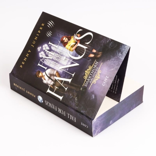 Buchcover und Innenansicht für das Buch: Fall for Fangs (Darkthorn Archives 2)