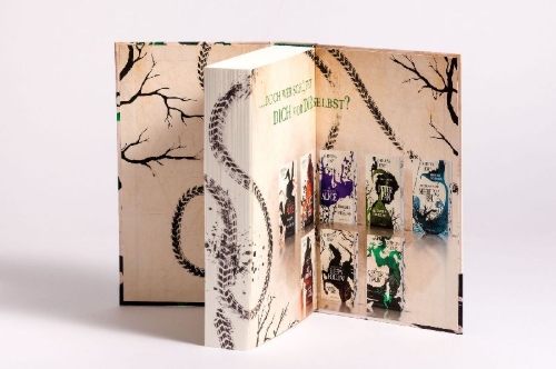 Buchcover und Innenansicht für das Buch: Ghost Tree