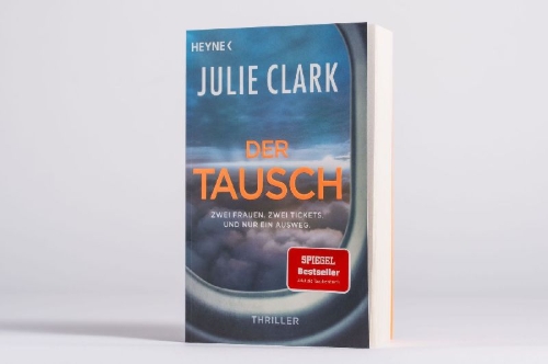 Buchcover und Innenansicht für das Buch: The Flight
