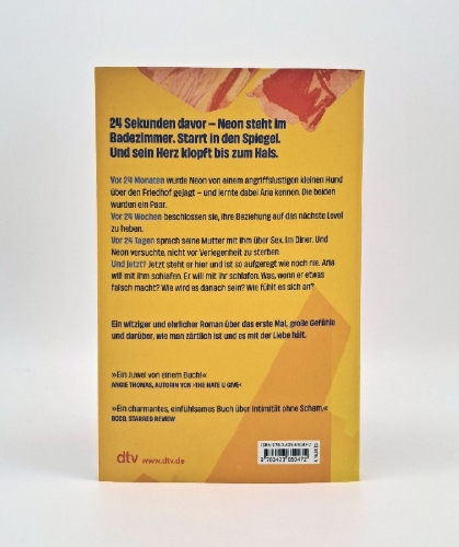 Buchcover und Innenansicht für das Buch: Twenty-Four Seconds From Now. A Regular Love Story