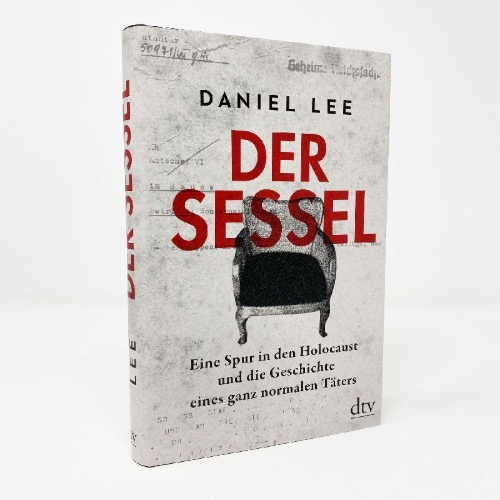 Buchcover und Innenansicht für das Buch: The SS-Officer's Armchair