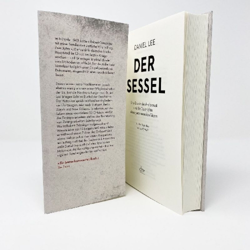 Buchcover und Innenansicht für das Buch: The SS-Officer's Armchair