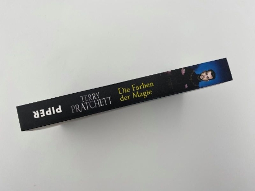 Buchcover und Innenansicht für das Buch: The Colour of Magic