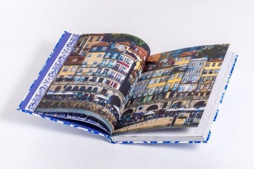 Buchcover und Innenansicht für das Buch: Porto - Recettes et lieux emblématiques