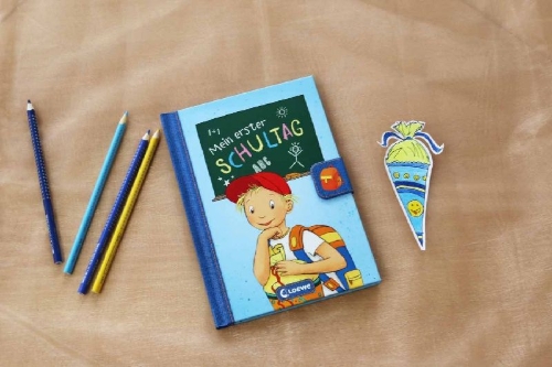 Buchcover und Innenansicht für das Buch: Mein erster Schultag (Jungen)