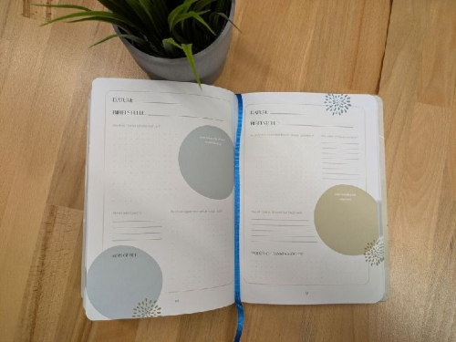 Buchcover und Innenansicht für das Buch: Bibellese-Journal