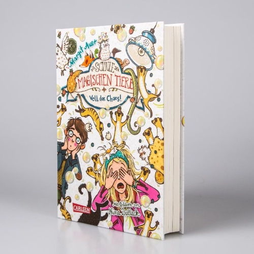 Buchcover und Innenansicht für das Buch: Die Schule der magischen Tiere 12: Voll das Chaos!