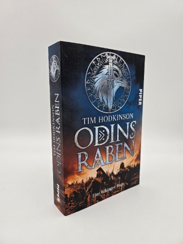 Buchcover und Innenansicht für das Buch: Raven Banner