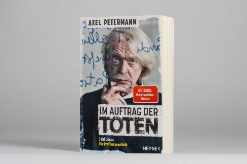 Buchcover und Innenansicht für das Buch: Im Auftrag der Toten