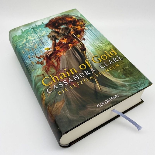 Buchcover und Innenansicht für das Buch: Chain of Gold (The Last Hours 1)