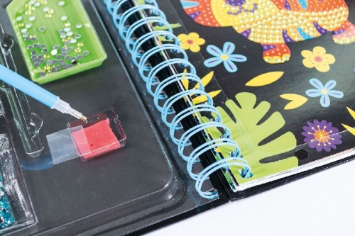 Buchcover und Innenansicht für das Buch: I Love Crystals - Baby Animals