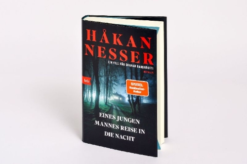 Buchcover und Innenansicht für das Buch: Ung mans färd mot natt (Barbarotti 9)