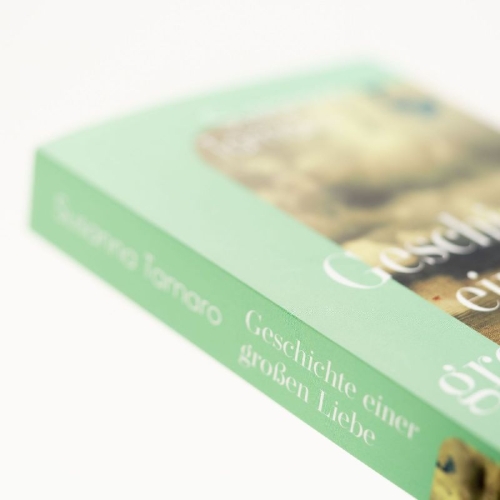 Buchcover und Innenansicht für das Buch: Una grande storia d'amore