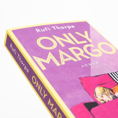 Buchcover und Innenansicht für das Buch: Margo's Got Money Troubles