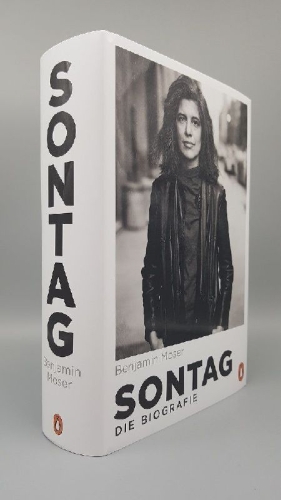 Buchcover und Innenansicht für das Buch: Sontag. Her Life and Work