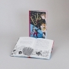 Buchcover und Innenansicht für das Buch: Ella ja kaverit karkaavat koulusta (No. 15)