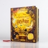 Buchcover und Innenansicht für das Buch: The Harry Potter Wizarding World Almanac
