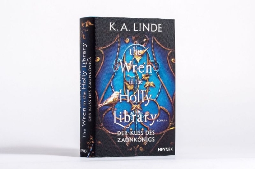 Buchcover und Innenansicht für das Buch: The Wren in the Holly Library -The Oak & Holly Cycle 1