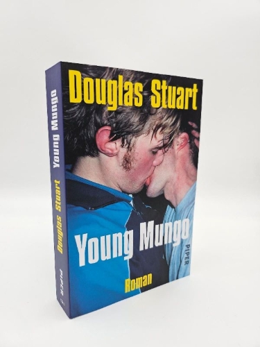 Buchcover und Innenansicht für das Buch: Young Mungo