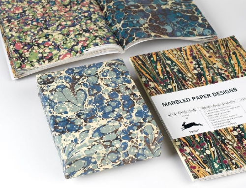 Buchcover und Innenansicht für das Buch: Marbled Paper Designs