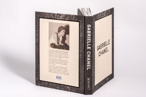 Buchcover und Innenansicht für das Buch: Gabrielle Chanel