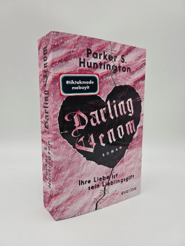 Buchcover und Innenansicht für das Buch: Darling Venom