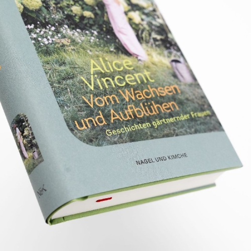 Buchcover und Innenansicht für das Buch: Why Woman Grow - Stories of Soil, Sisterhood and Survival