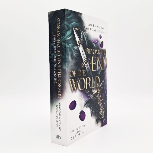 Buchcover und Innenansicht für das Buch: BEYOND THE END OF THE WORLD
