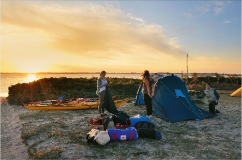 Buchcover und Innenansicht für das Buch: Camping-Glück